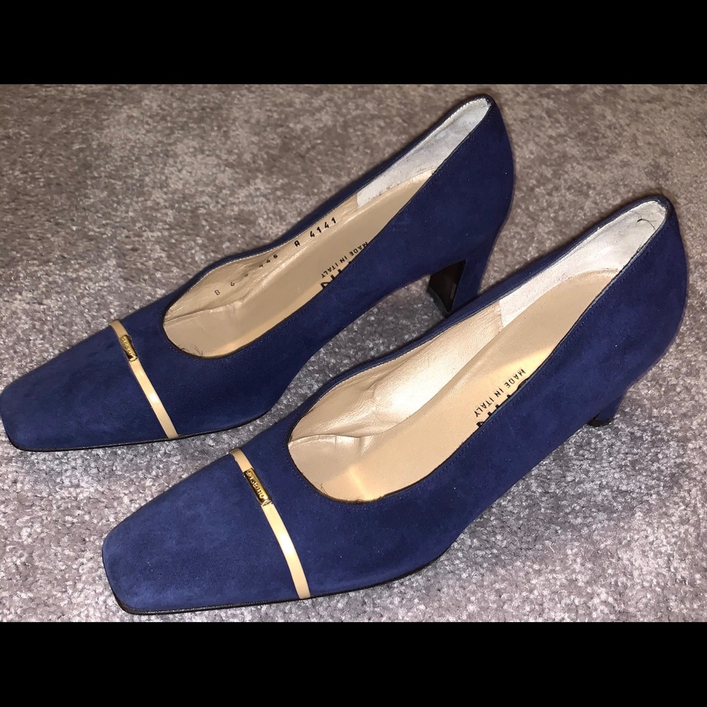 New St John Blue Suede Shoes  Size 6 B